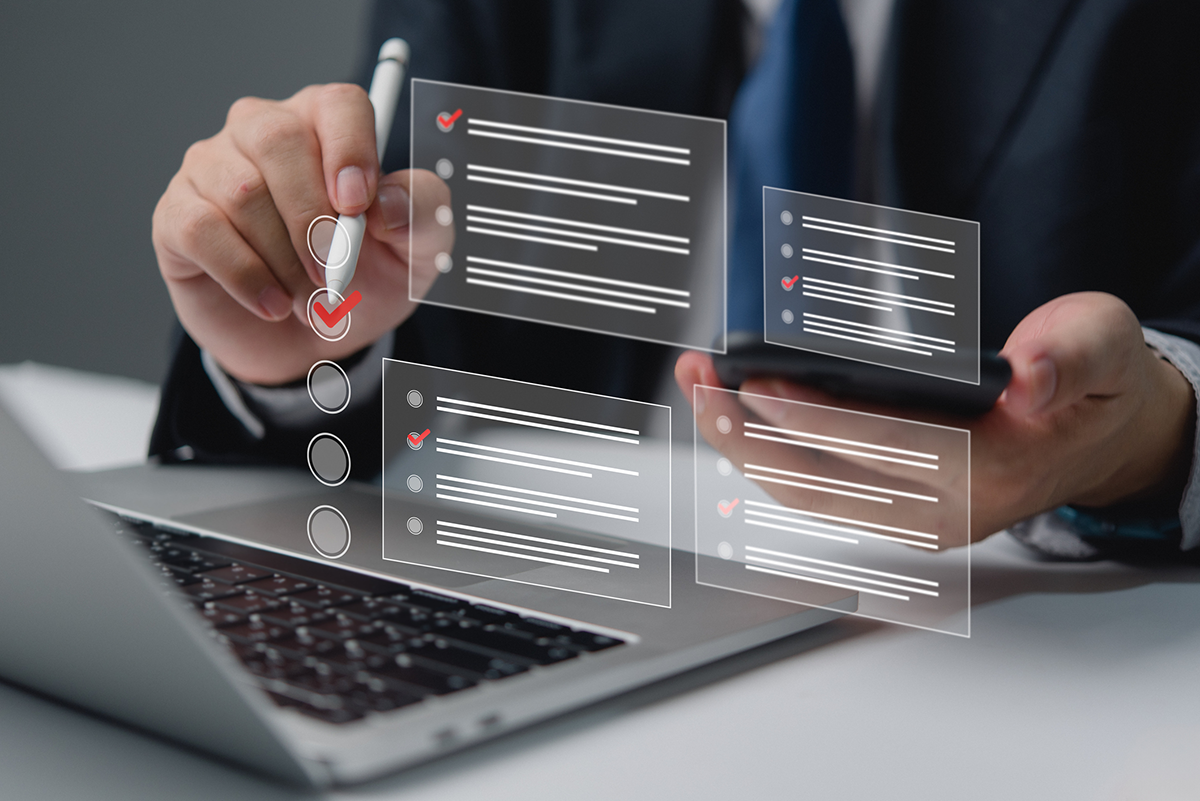 Open laptop with an illustration of checklists