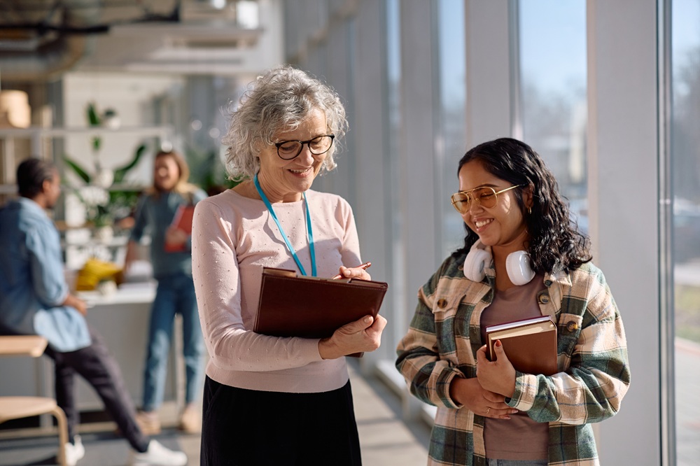 Student and teacher talk to each other in a college setting